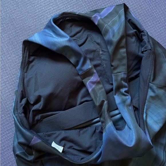 Athleta Black Sleeveless Top with build in bra - Picture 3 of 4